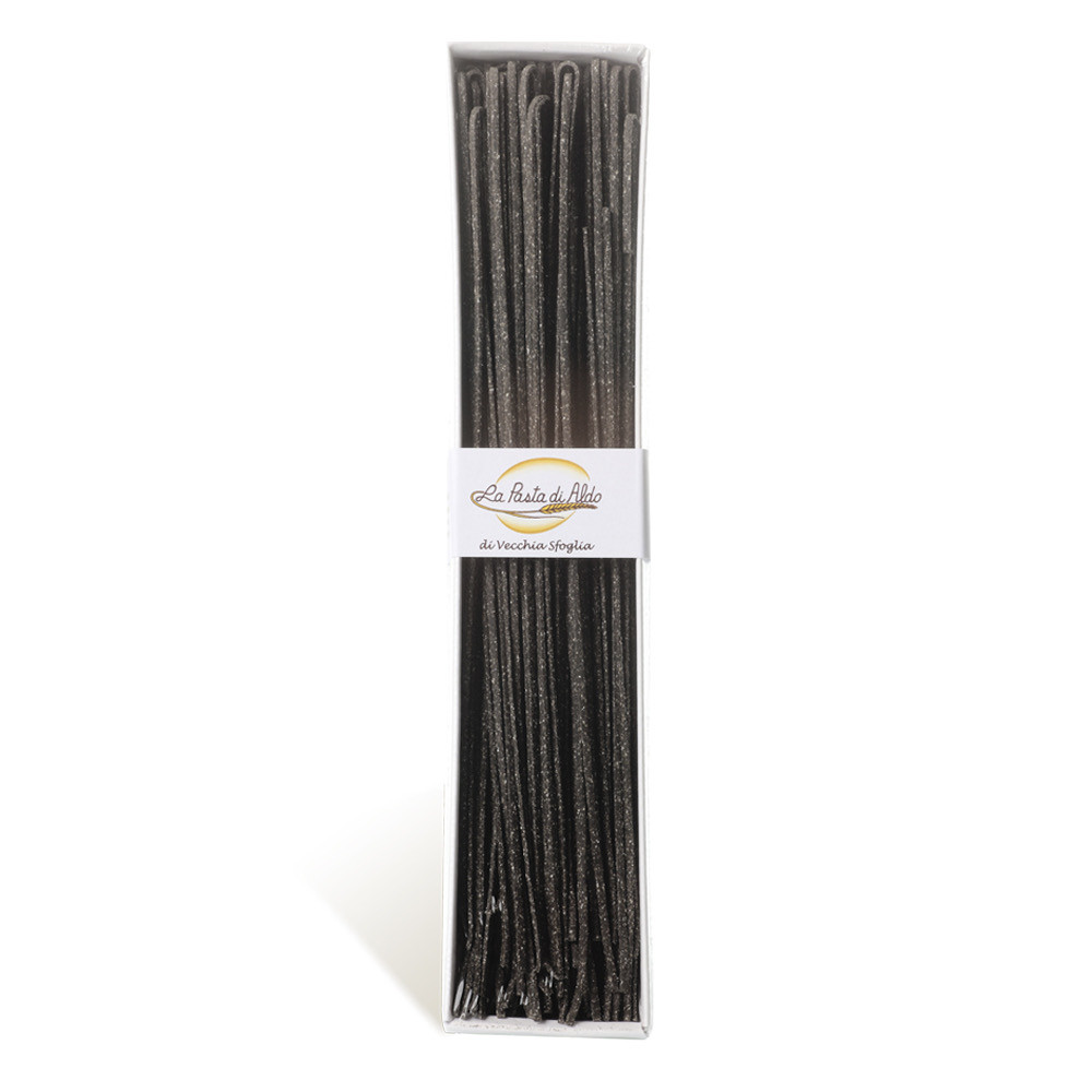 Chitarrine tjestenina sa crnilom od sipe